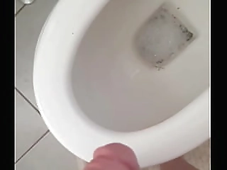 trans goddess taking a piss