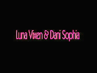 tgirls.porn: luna breaks in dani