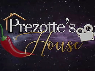 shemale stunner marcelly gaucha masturbates