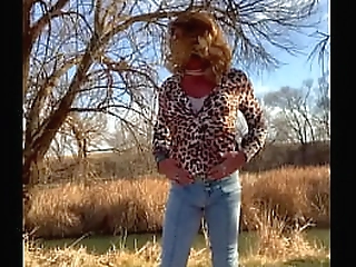 tranny sandra in her socks deep throats horny stud