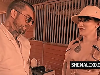 trans babe lena moon anal gapped after a safari trip