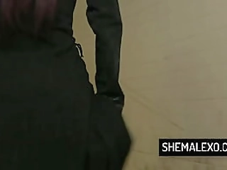 guy fucking a shemale on his girlfriend's couch